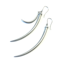 Load image into Gallery viewer, THORN earrings