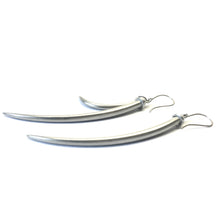 Load image into Gallery viewer, THORN earrings
