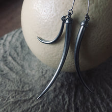 Load image into Gallery viewer, THORN earrings