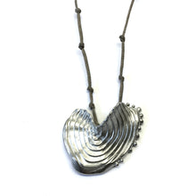 Load image into Gallery viewer, LEAF IN BUD pendant