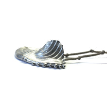 Load image into Gallery viewer, LEAF IN BUD pendant