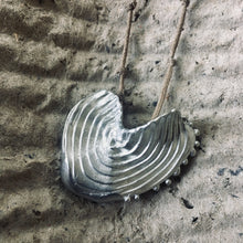 Load image into Gallery viewer, LEAF IN BUD pendant