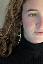 Load image into Gallery viewer, THORN earrings