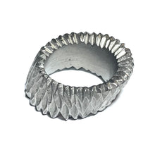 Load image into Gallery viewer, RUFFLE ring