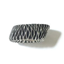 Load image into Gallery viewer, RUFFLE ring