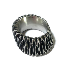 Load image into Gallery viewer, RUFFLE ring