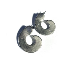 Load image into Gallery viewer, FULA earrings