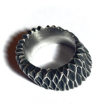 Load image into Gallery viewer, RUFFLE ring