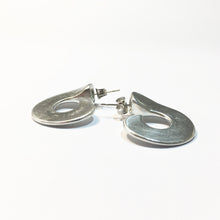 Load image into Gallery viewer, FULA earrings