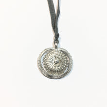 Load image into Gallery viewer, RADII pendant